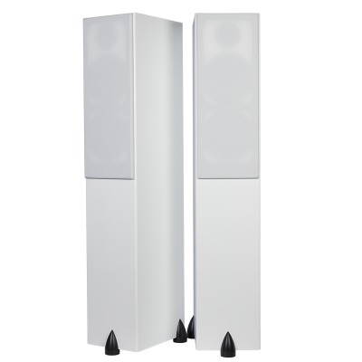 Totem Bison Twin-Tower blanches avec grilles blanches.