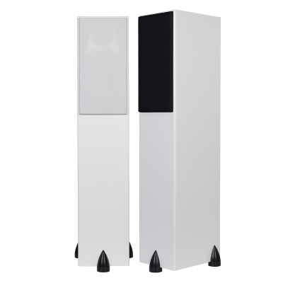 Totem Bison Tower blanches avec grilles.