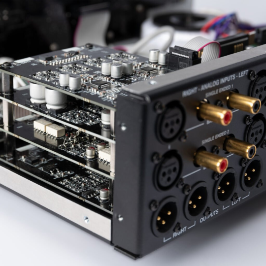 Bryston BR20 | Préamplificateur lecteur réseau, dac